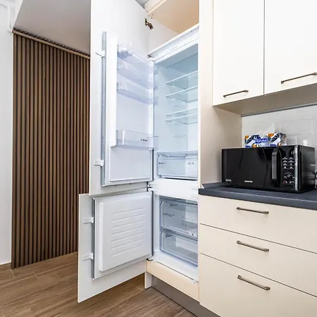 Nefunctional * Mamaia