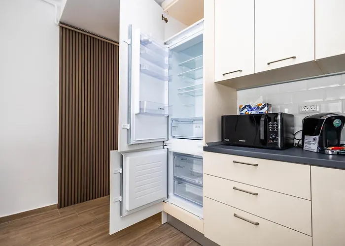 Nefunctional * Mamaia